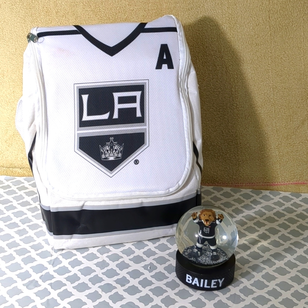 LA Kings insulated bag with snow globe
